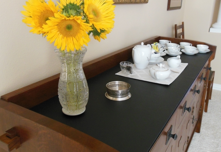 black buffet table pad